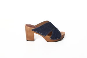 Zoccolo donna in legno e jeans